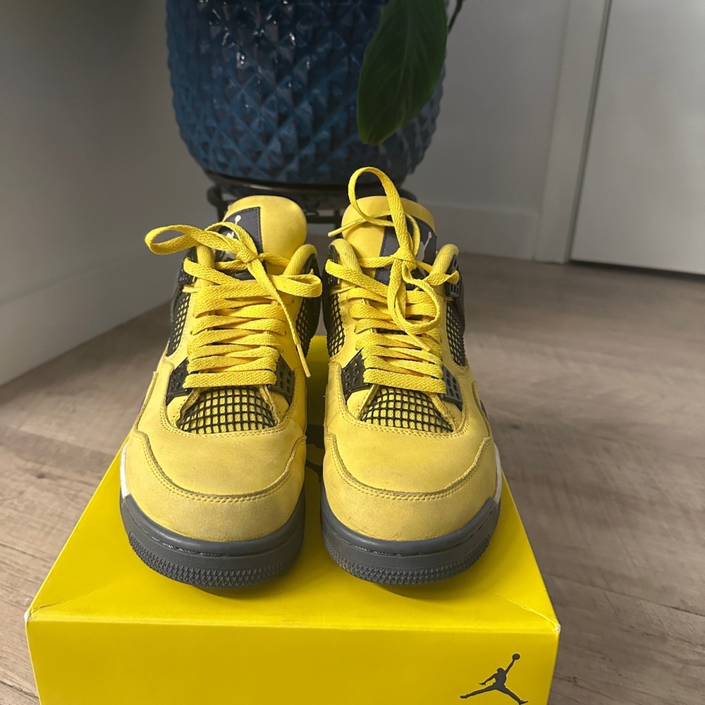 Air Jordan 4 Retro Men's Yellow and Black Sneakers
